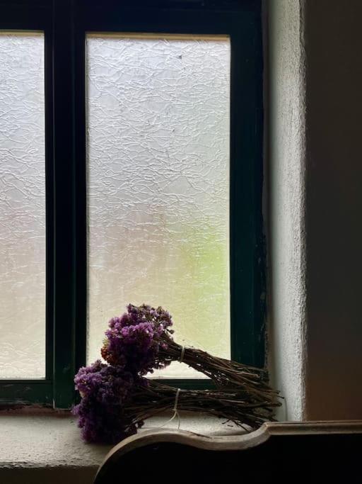 House By The Church - Entire House Crit エクステリア 写真